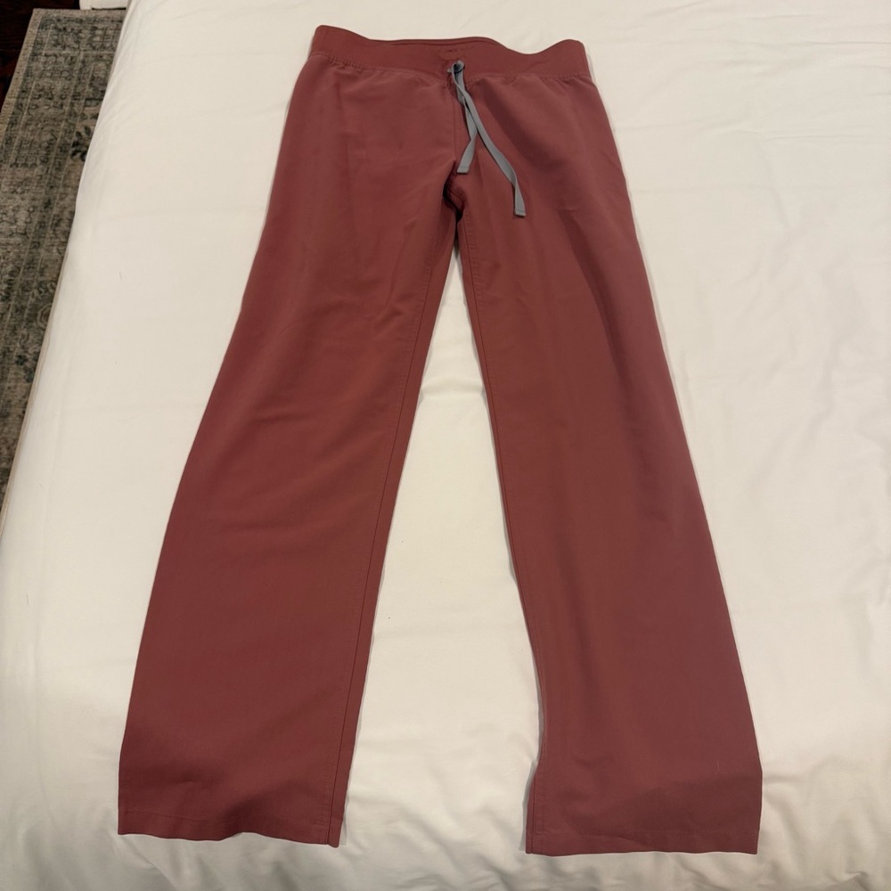 FIGS Livingston Scrub Pant in Mauve